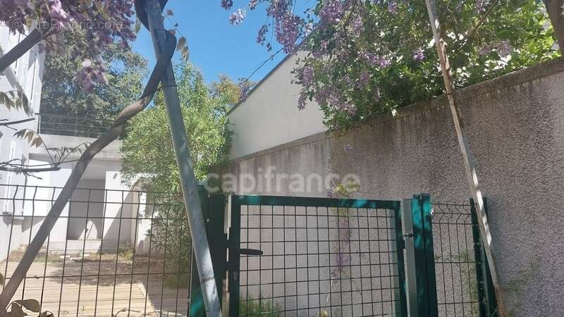 Appartement à vendre 3 pièces VILLENEUVE LES AVIGNON (30) - photo 16