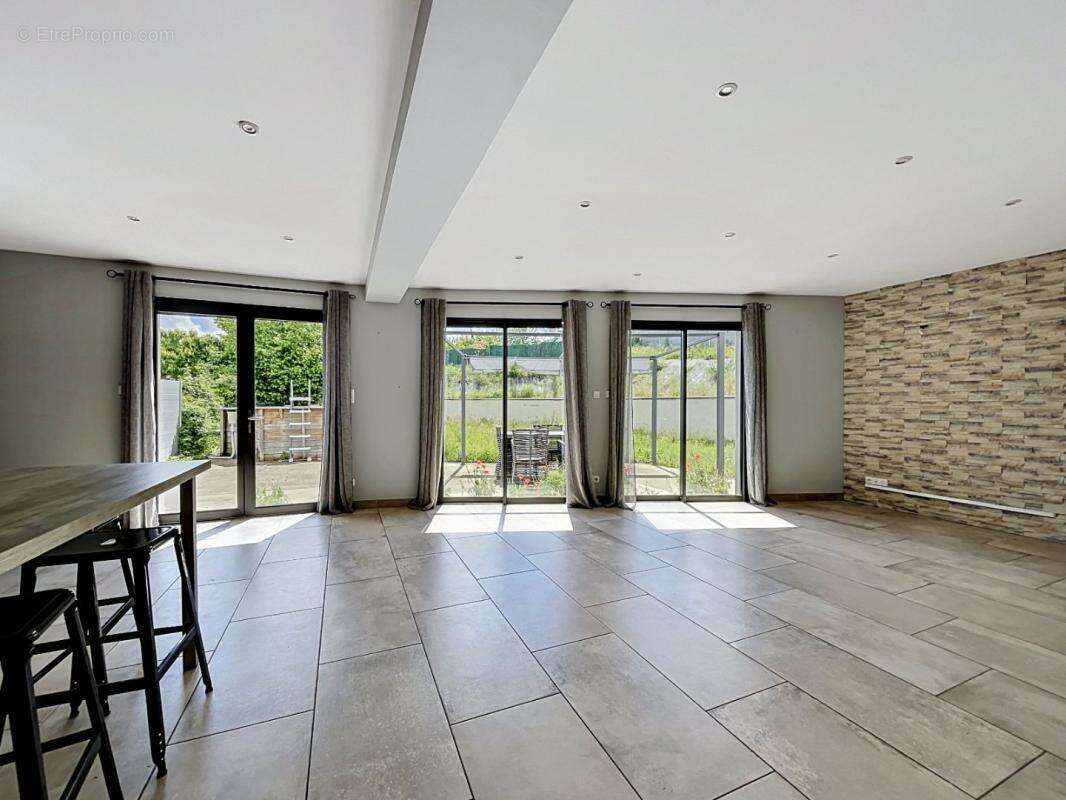 Maison 142 m² à Loire-Sur-Rhone  - photo 4