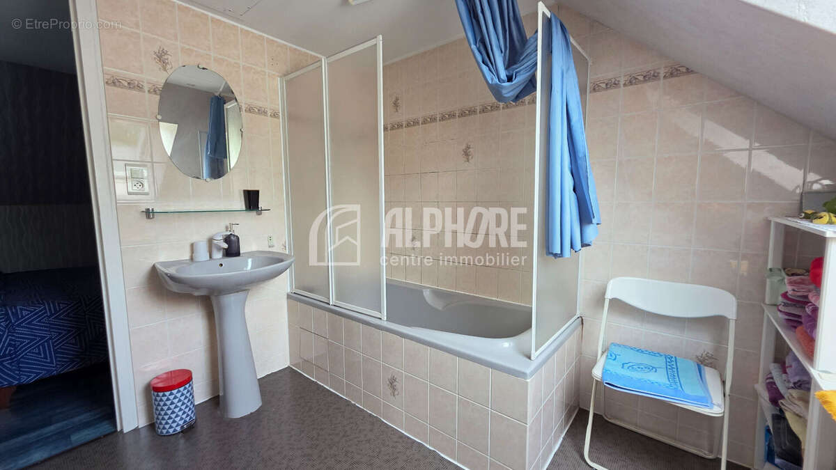 Un parc de 2200 m², une maison à rafraîchir, un vrai potentiel - photo 11