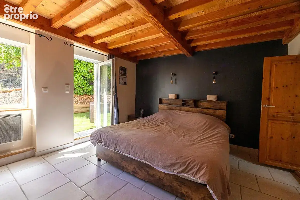 Superbe bâtisse de caractère avec piscine et grand terrain de 1,8 hectare - photo 11