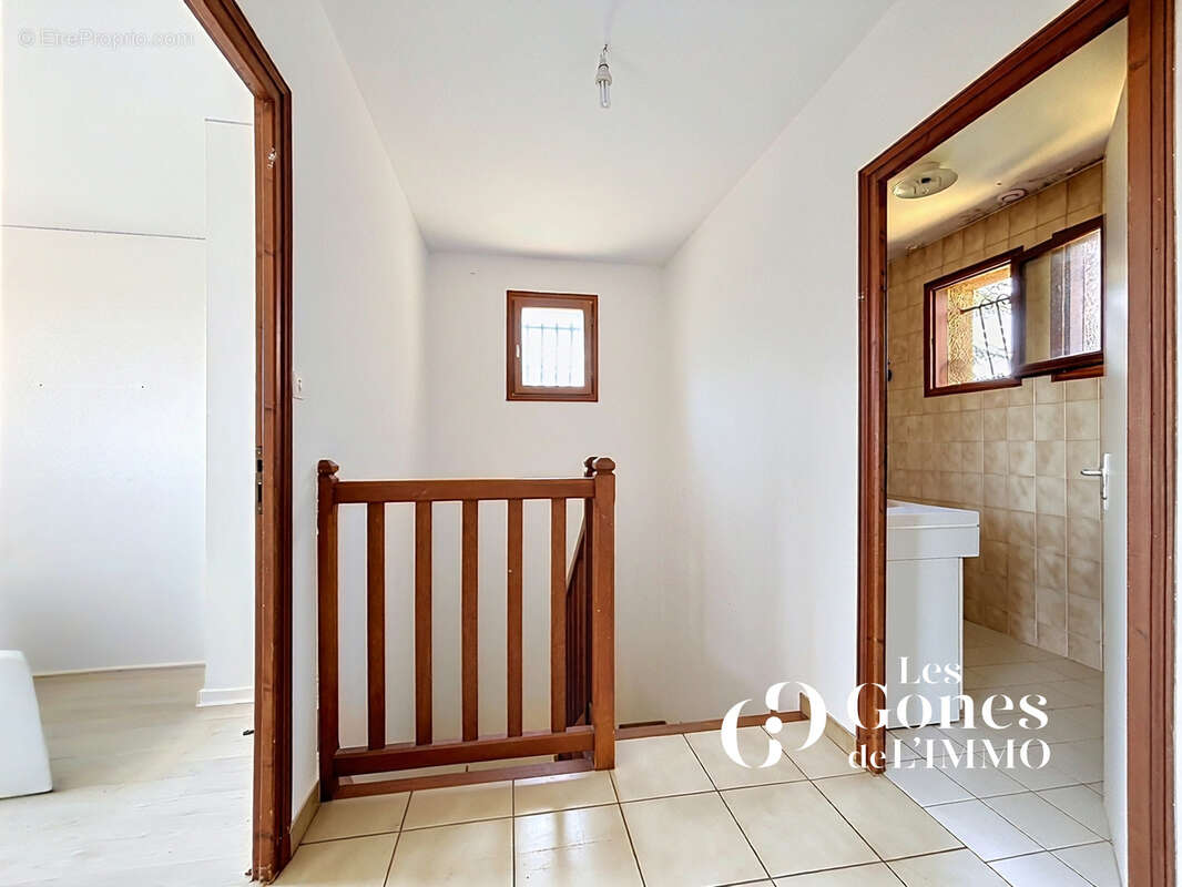 Genas  Maison familiale de 155 m2 avec 4 chambres, jardin de 600 m2, garage et sous-sol - photo 14