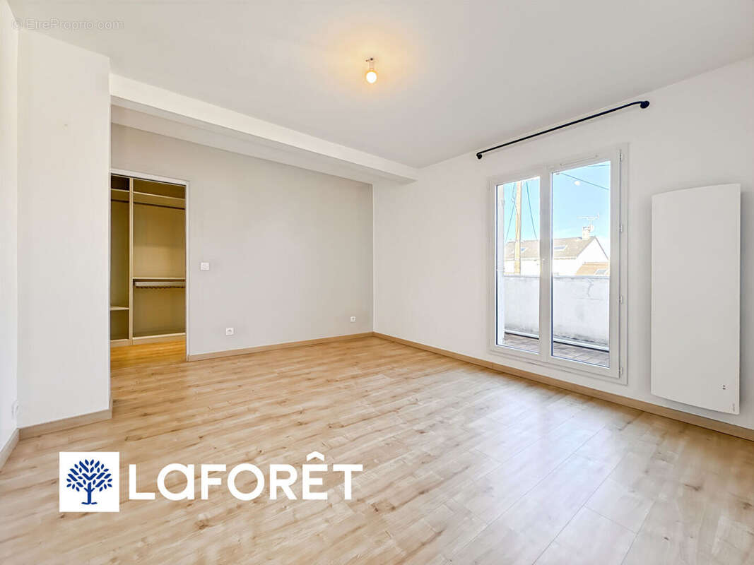 Maison à SAINTE-GENEVIEVE-DES-BOIS