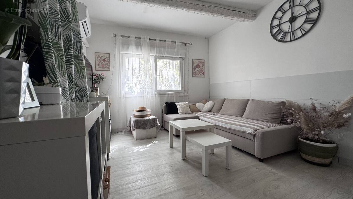 VIAS- Charmante maison de ville avec garage  Idéal investissement ou premier achat ! - photo 1