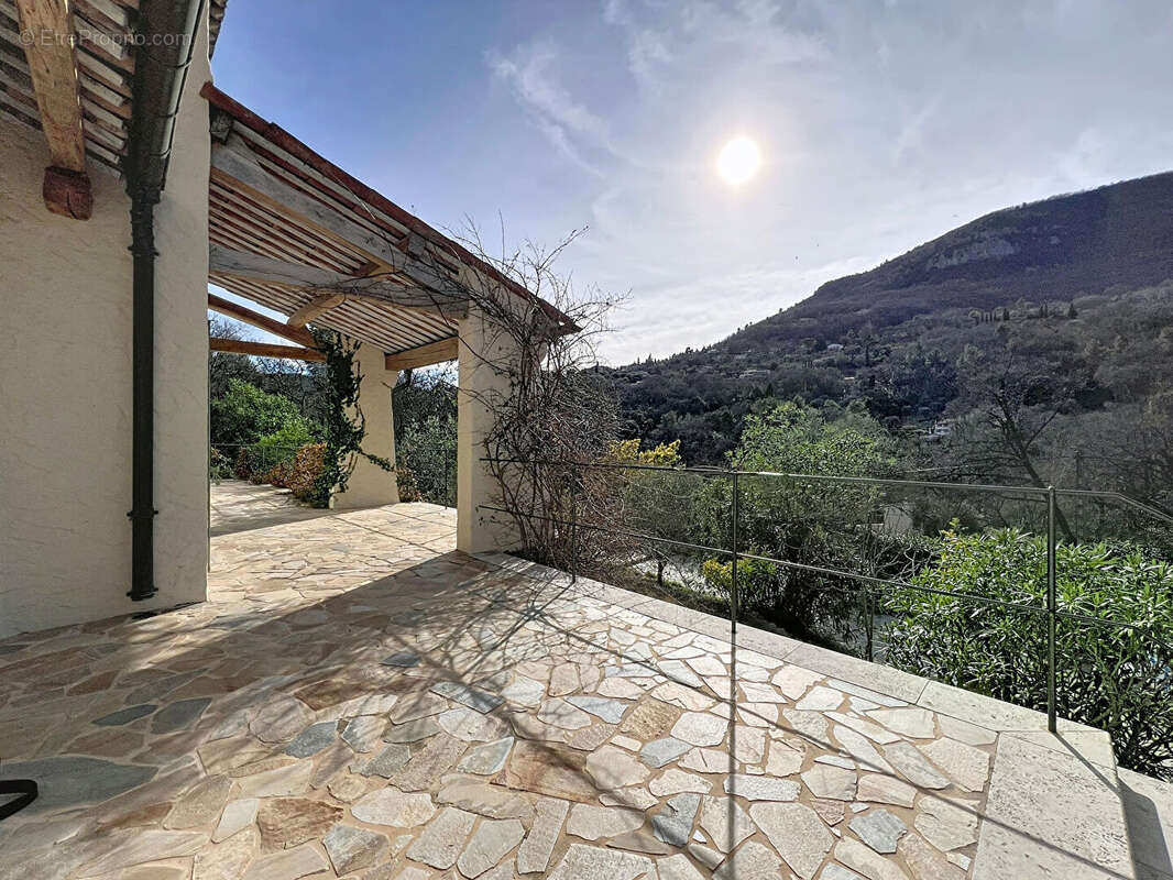 Maison à TOURRETTES-SUR-LOUP