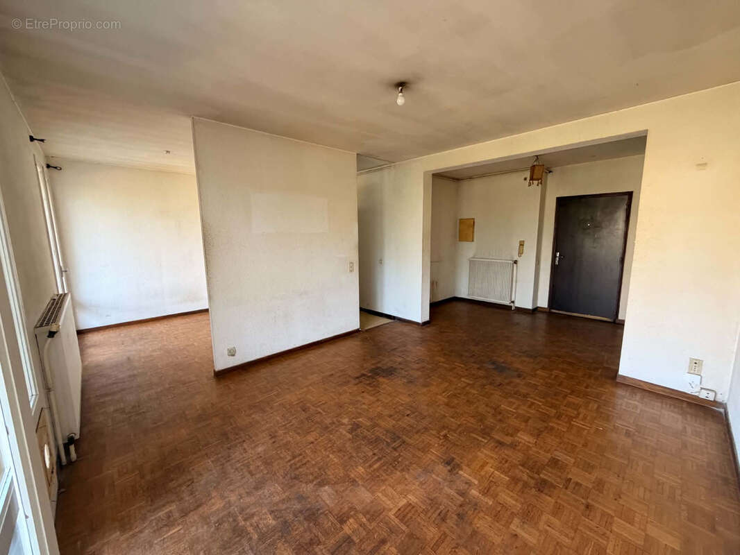 Exclusivité   toulouse saint-cyprien / fer à cheval   t2 de 39,46 m2 avec loggia de 7 m2 à rénover - photo 3