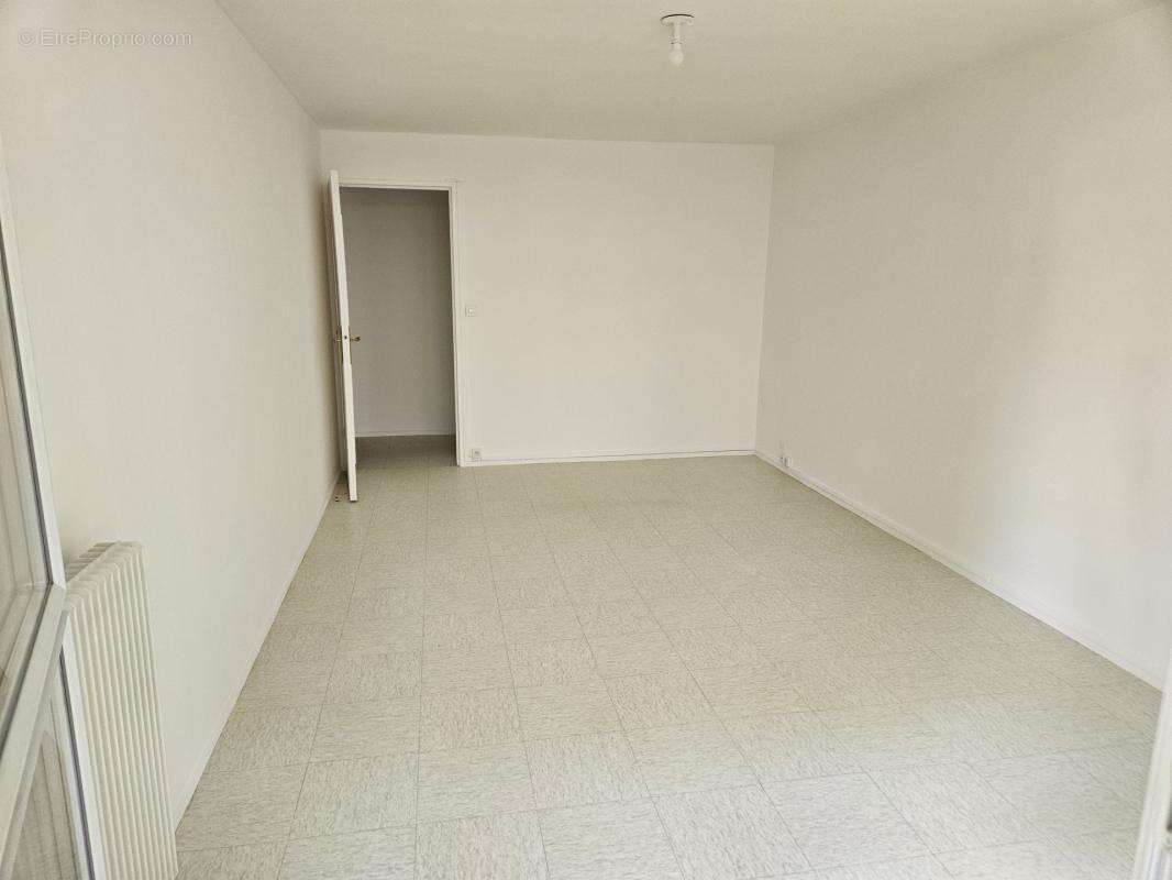 Appartement à COMBS-LA-VILLE