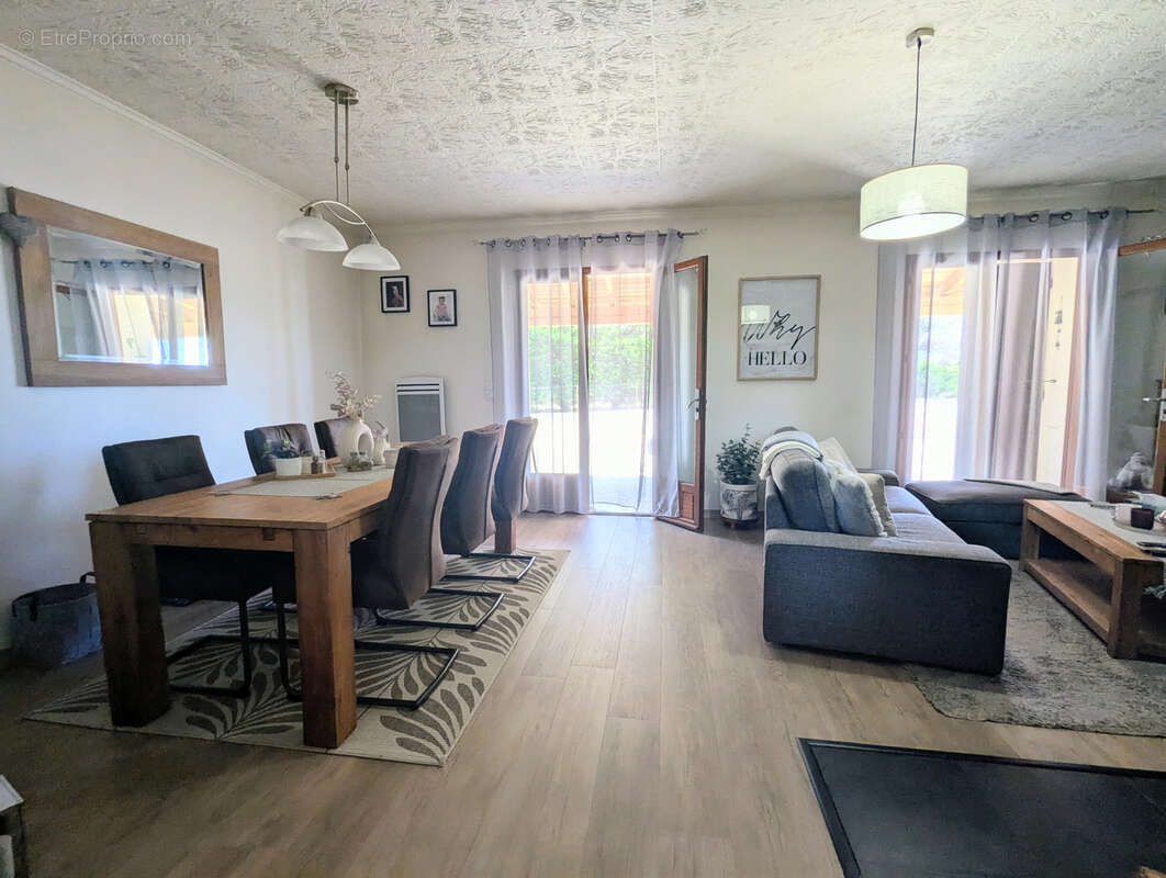 Maison à SAINTE-VALIERE