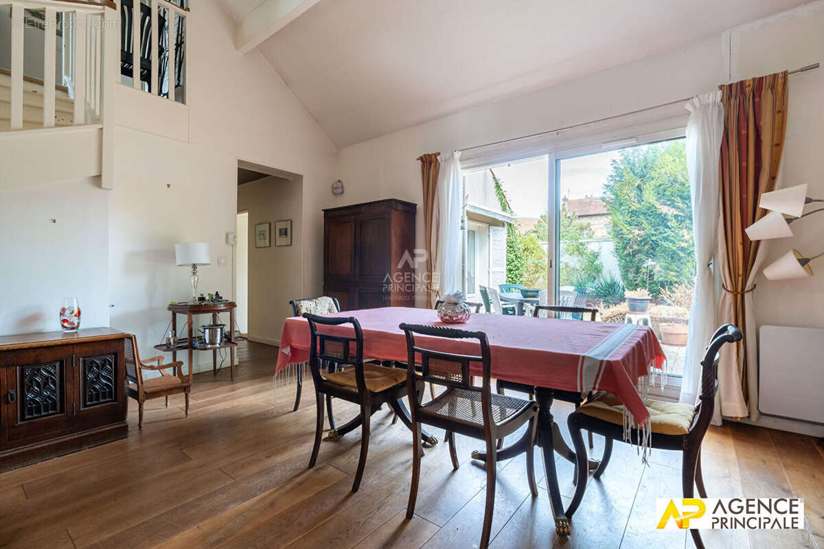 Maison Le Mesnil Le Roi 5 pièce(s) 113.65 m2 - photo 4