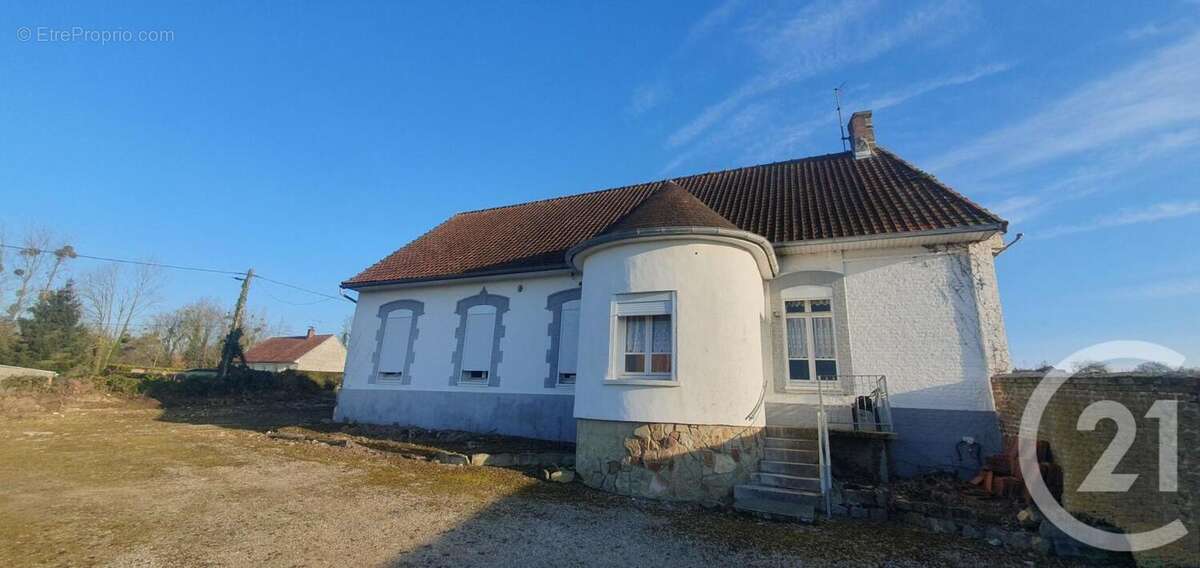 Maison à MAINTENAY