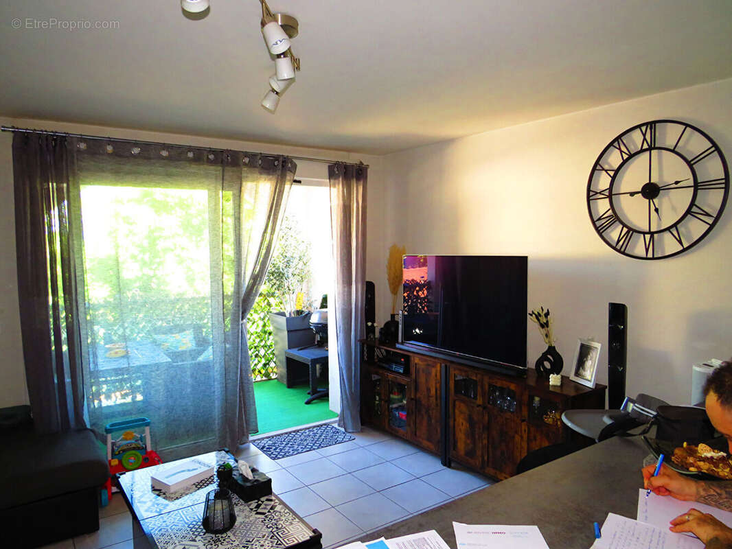Appartement à COLLONGES