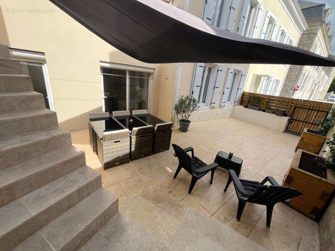 Lucon quartier marche couvert et piscine maison de caractere bourree de charme avec annexes et patio - photo 6