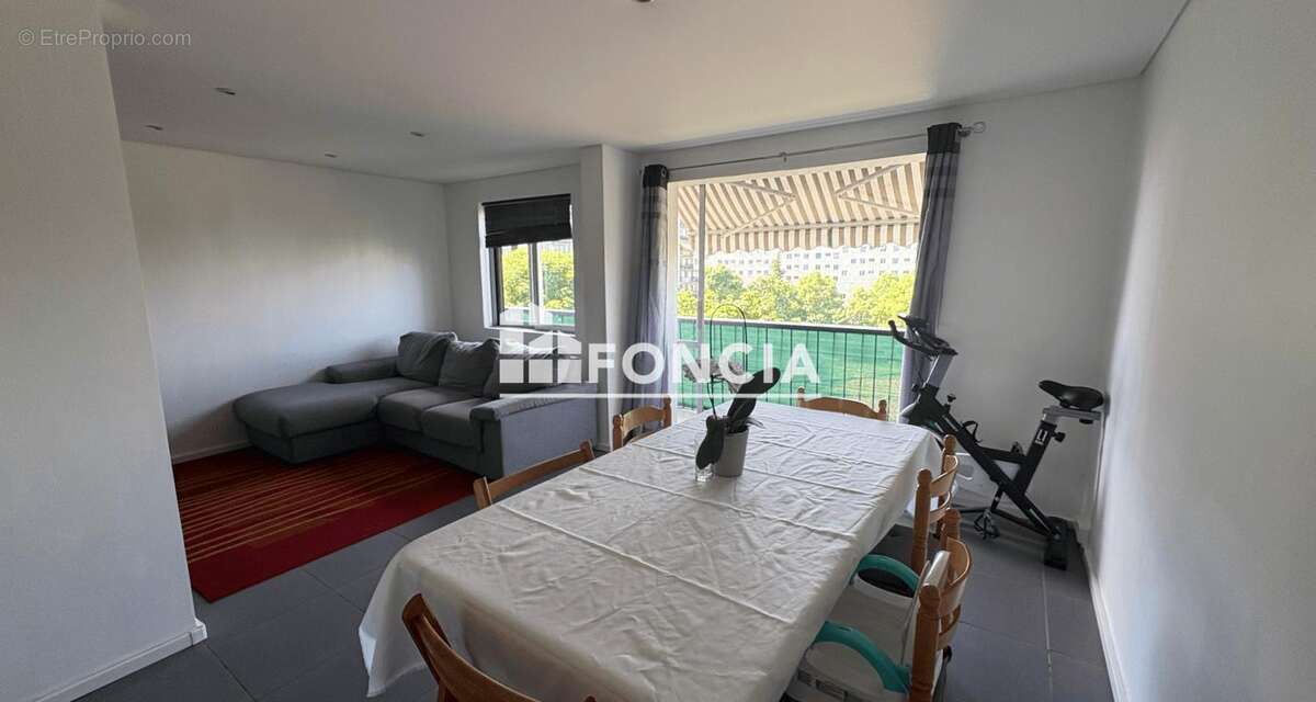 Appartement à FRESNES