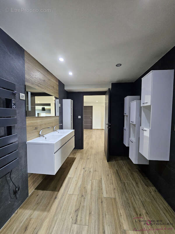 Appartement à FRASNE