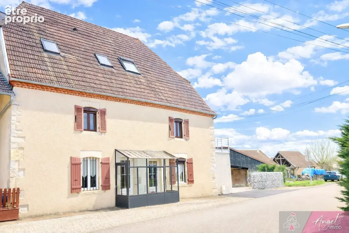Maison à MONT-SOUS-VAUDREY