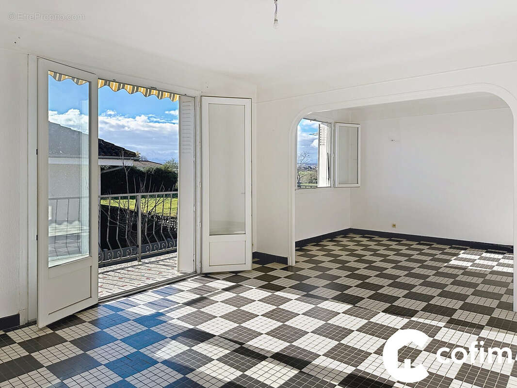 Séjour 1er étage - Maison à LALOUBERE