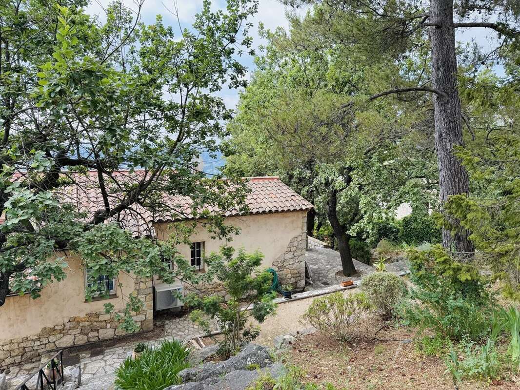 Maison à CHATEAUNEUF-GRASSE