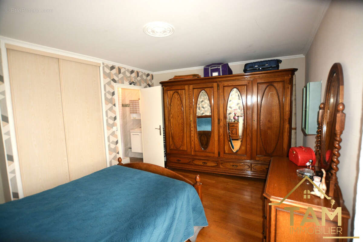 Appartement à LES CLAYES-SOUS-BOIS