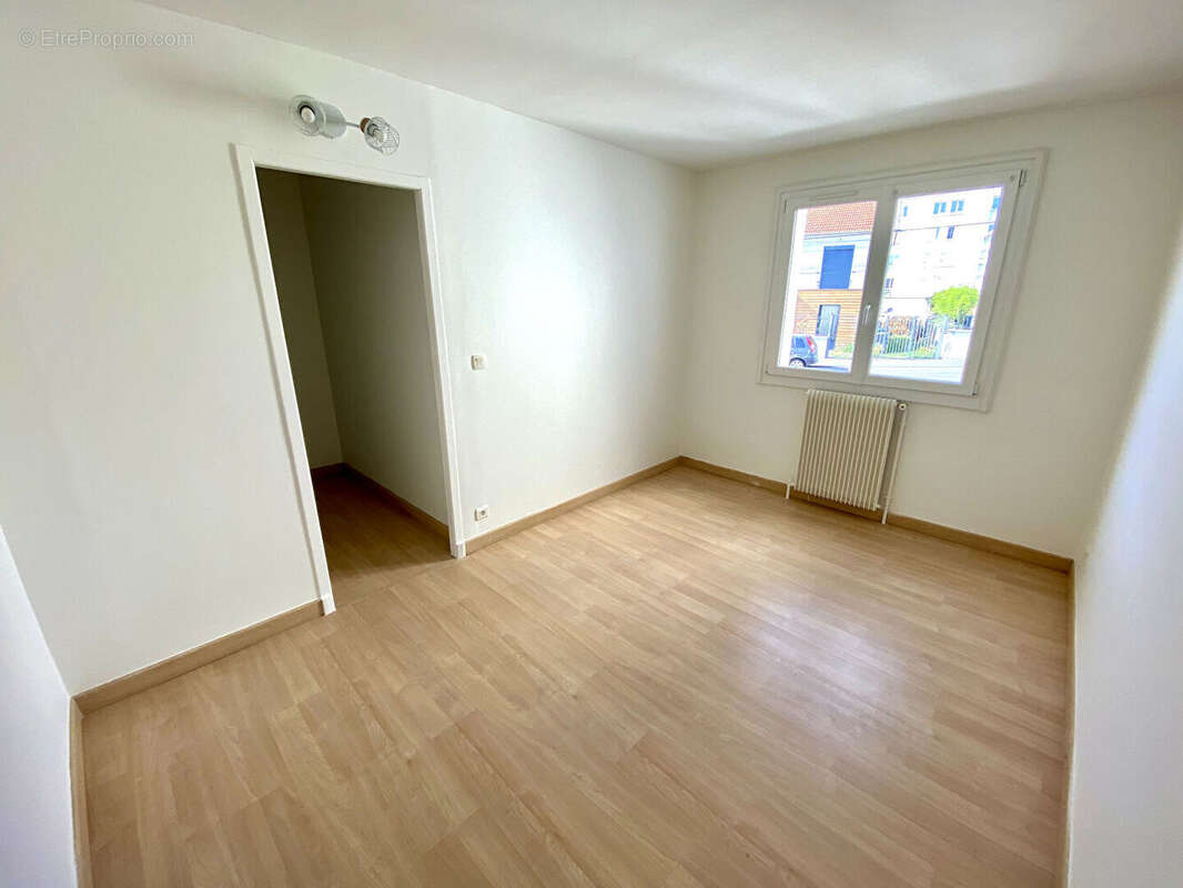 CLERMONT-FERRAND / Appartement à vendre quartier "la Glacière" avec garage, balcon et atelier ! - photo 8