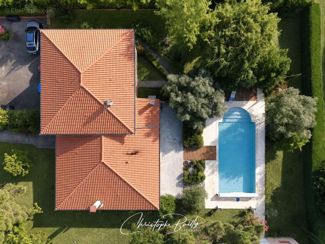 Maison familiale de 182 m² avec piscine et jardin arboré à Rouffiac-Tolosan (31180) - photo 3
