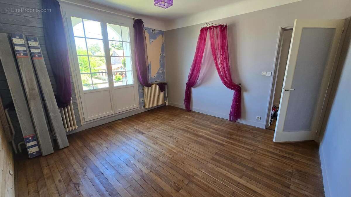 Maison 200 m² à Bouresse  - photo 9