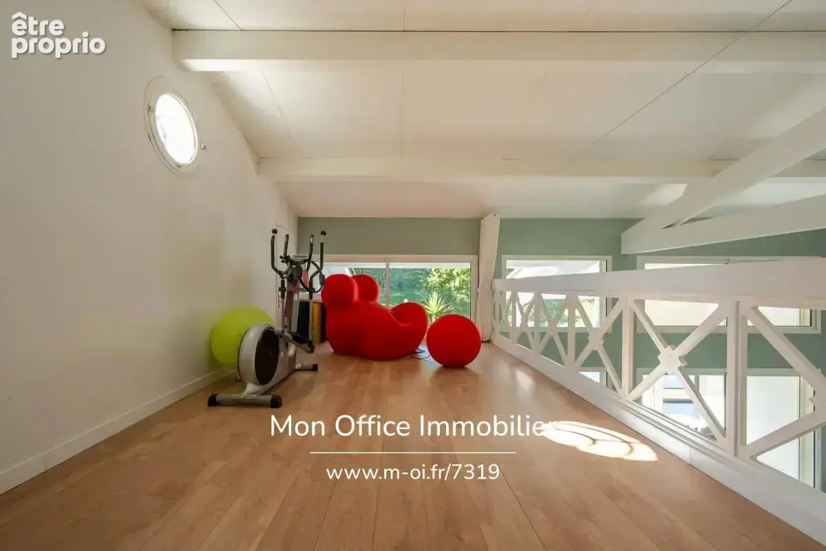 Référence : 7319-NGU - Maison 10 pièces - 5 chambres - deux studios - piscine - 380m2 habitables et 223m2 de sous-sol / garages - photo 13