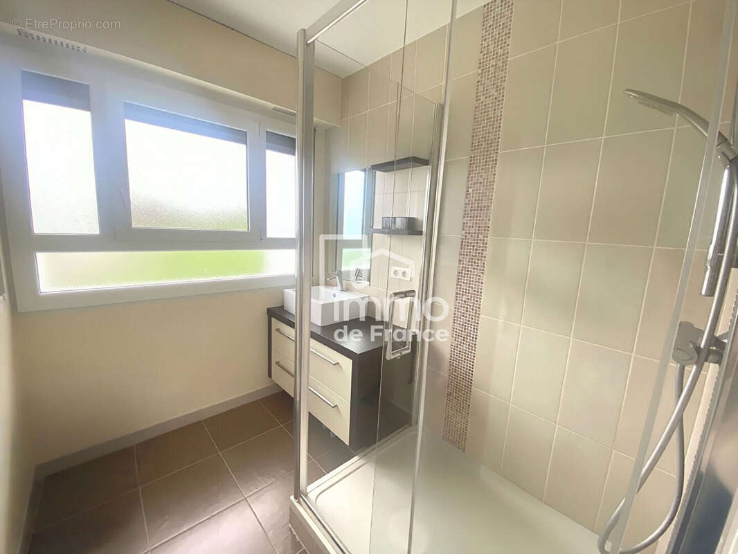 Appartement T3 de 73m² GEX - photo 3