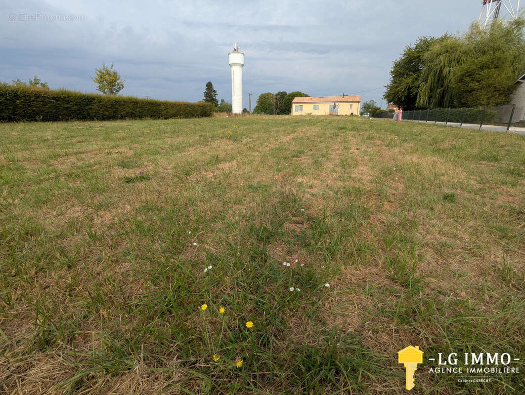 Terrain à JONZAC