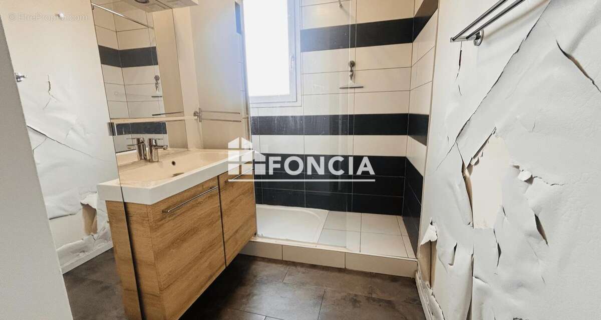 Exclusivité ! appartement libre de suite / a pied de la gare et du centre - ville, beau t2 en bon état de 50m² + cave et parking - photo 6