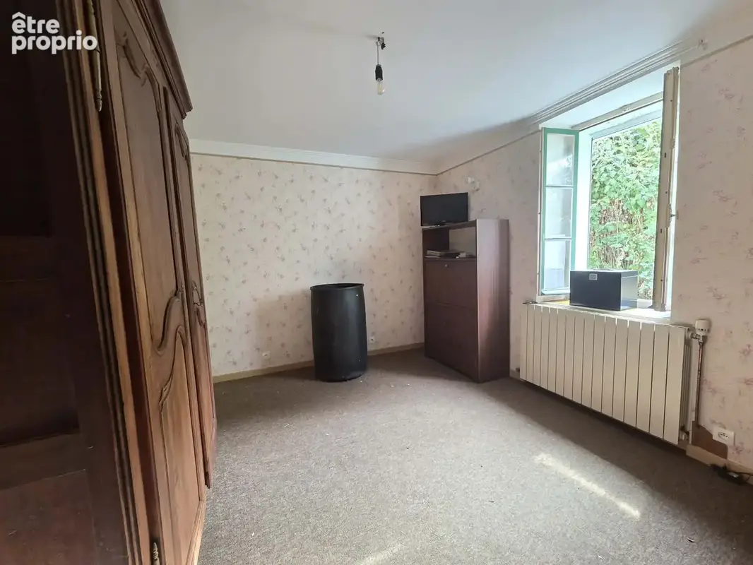 Maison avec dépendances et terrain - photo 4
