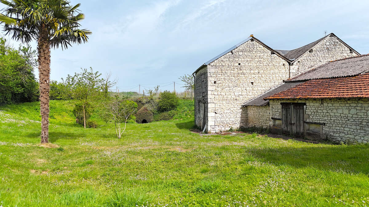 Maison à SAINT-GENEST-D'AMBIERE