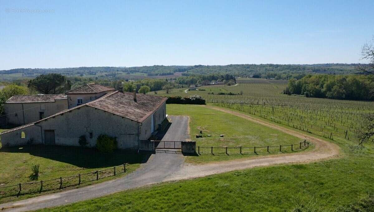 Entre-deux-Mers, maison ancienne rénovée avec vue dominante - photo 2