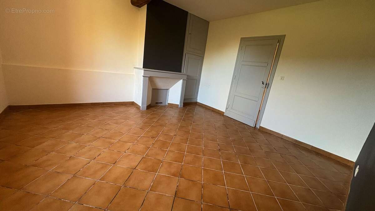 Maison à MONTAIGUT-SUR-SAVE