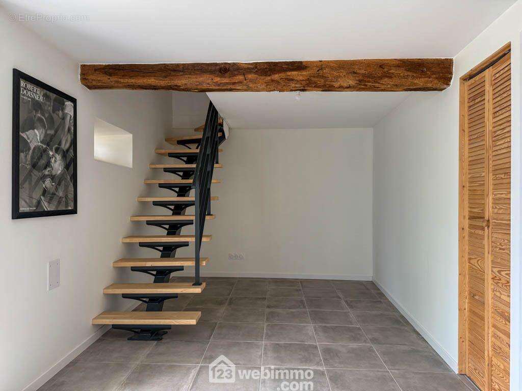 un espace idéal pour un bureau - Maison à POUZAUGES