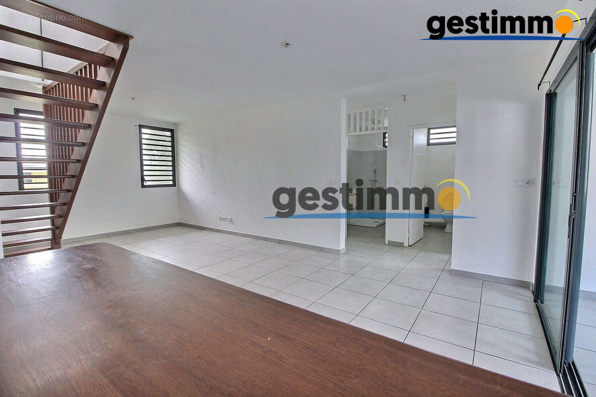 Appartement à REMIRE-MONTJOLY