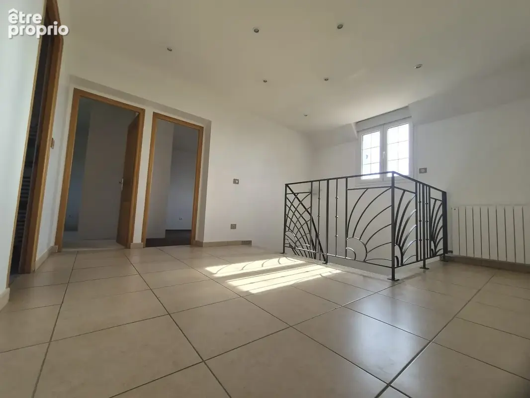 Belle construction traditionnelle   214 M2 habitables   Sous-sol total - photo 9