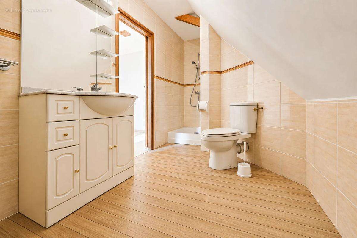 Maison 8 pièces spacieuse à Sainte-Foy-de-Longas - photo 6
