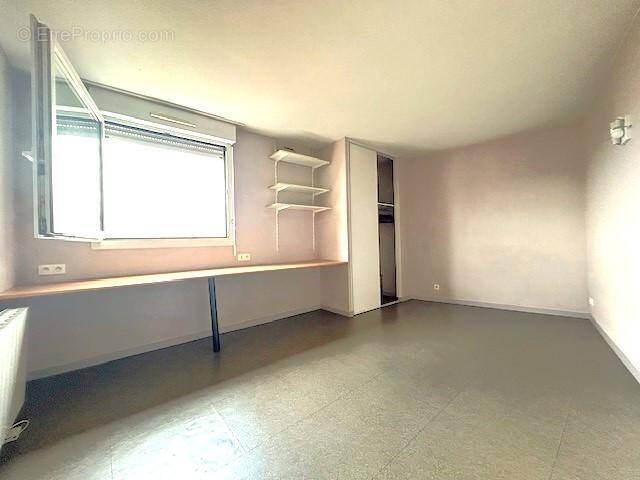   - Appartement à VILLEURBANNE