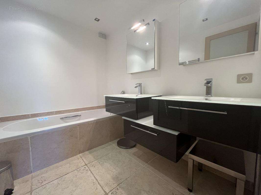 Appartement à MOUGINS