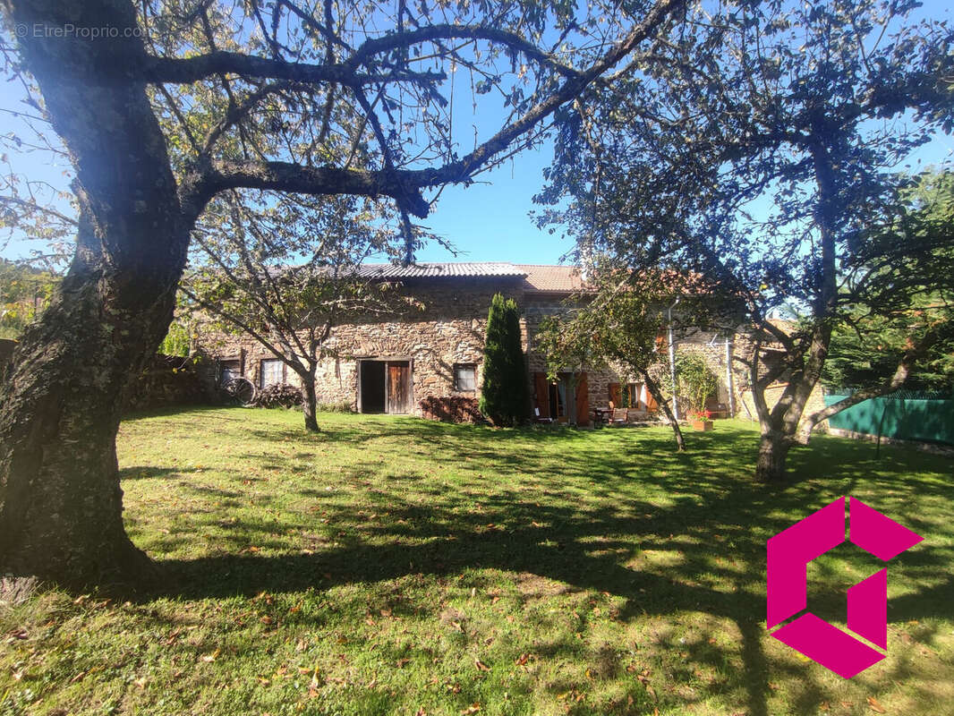 Maison à SAINT-SAUVEUR-LA-SAGNE