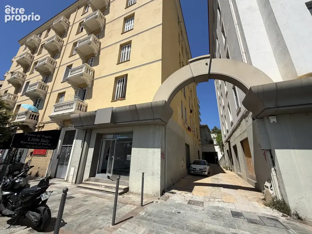 Local commercial 105 cours napoléon - photo 4