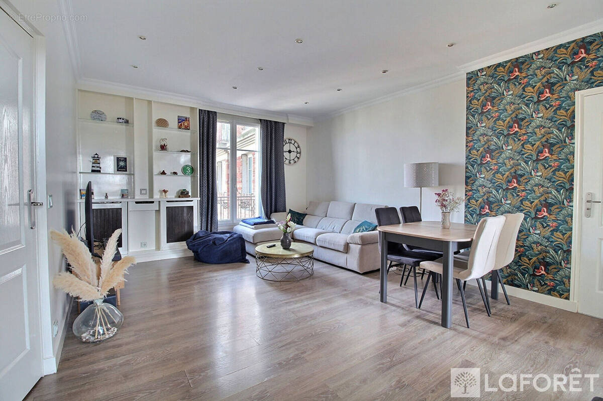Appartement à LA GARENNE-COLOMBES