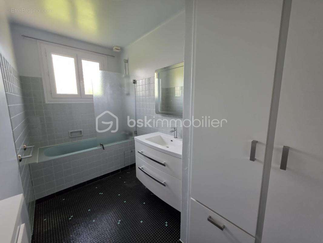Maison individuelle - 4 chambres - grand terrain - photo 12