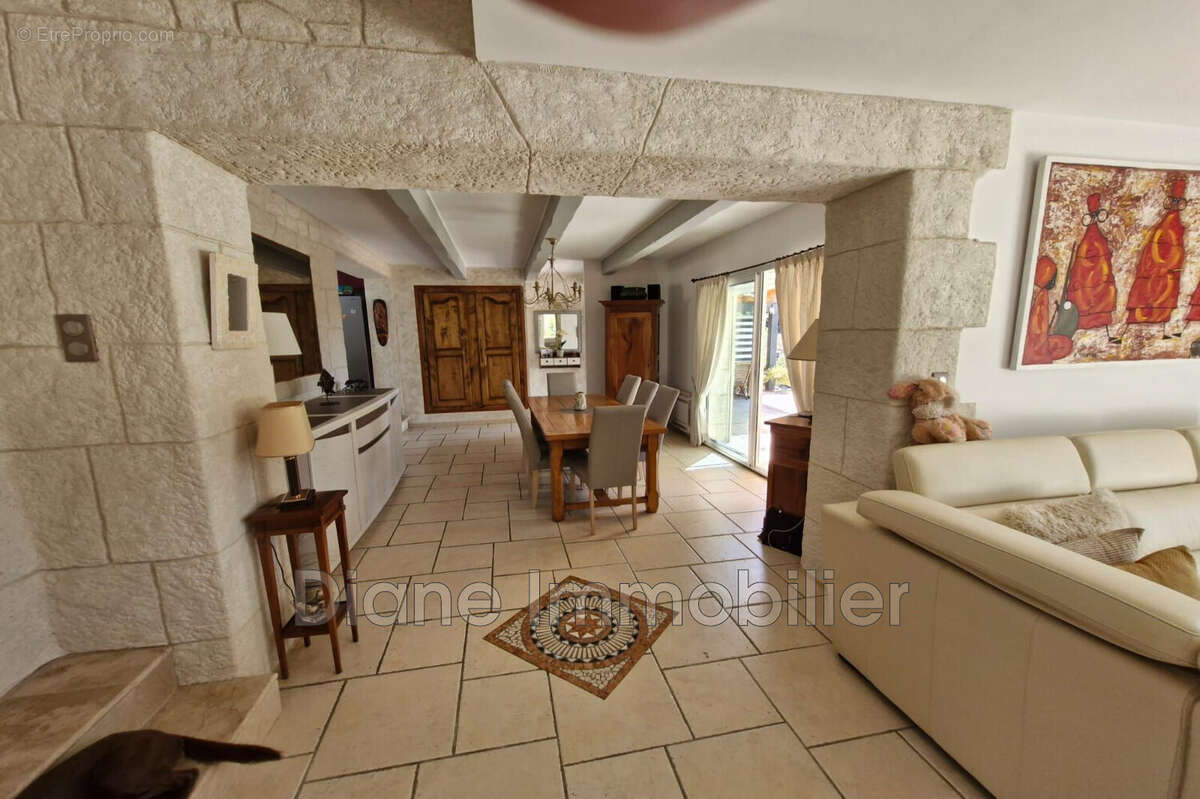 Maison à BELLEGARDE