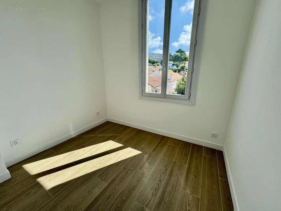 Cannes vente 2 pièces au calme absolu dans maison bourgeoise - photo 3