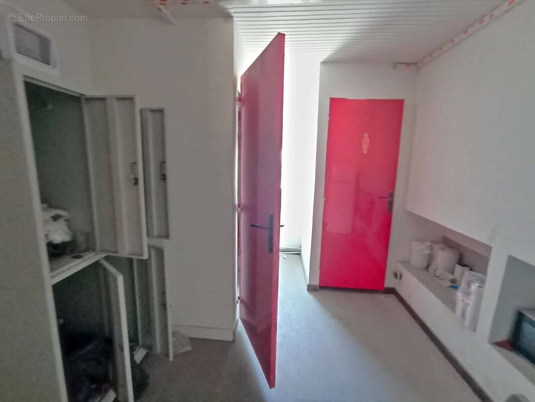 Local Commercial 135 m² Z.I - photo 6