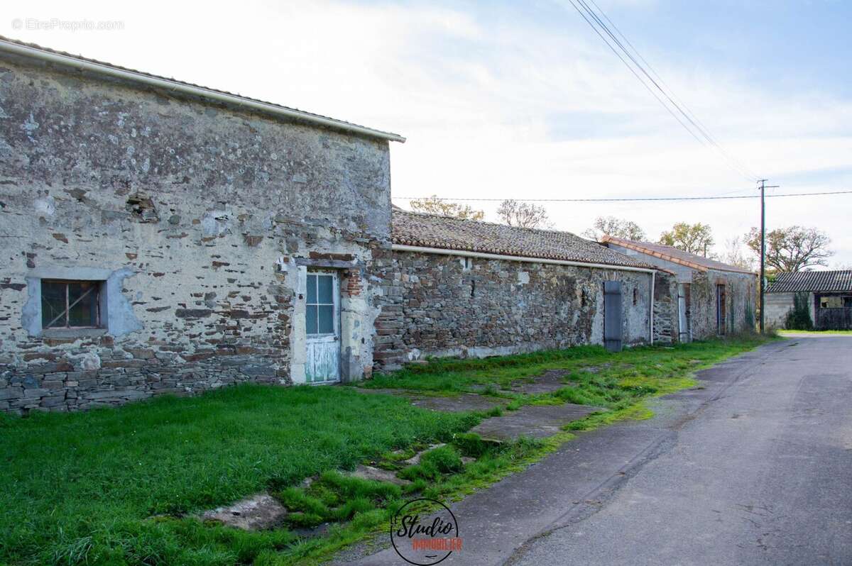 Maison à SAINT-HILAIRE-DE-CHALEONS