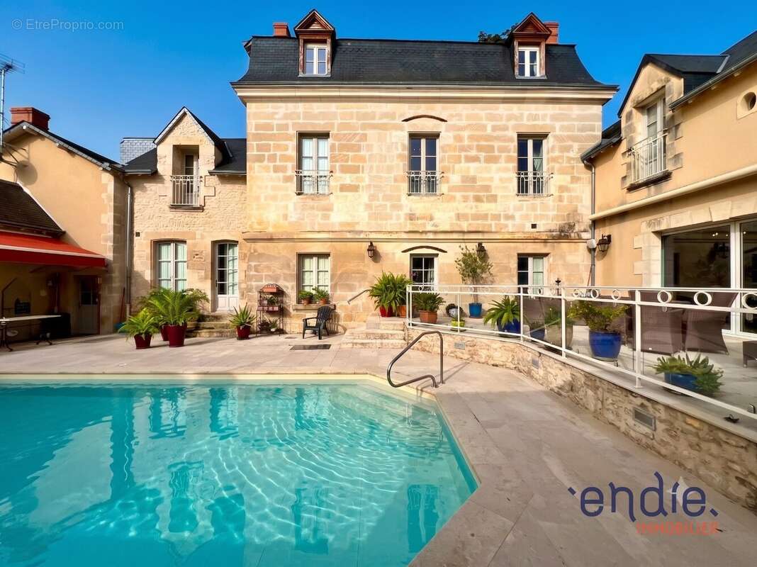Maison à SAINT-GEORGES-LES-BAILLARGEAUX