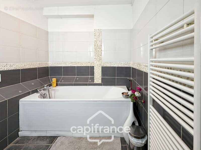 Appartement en plain-pied à vendre 4 pièces GIVORS (69) - photo 9