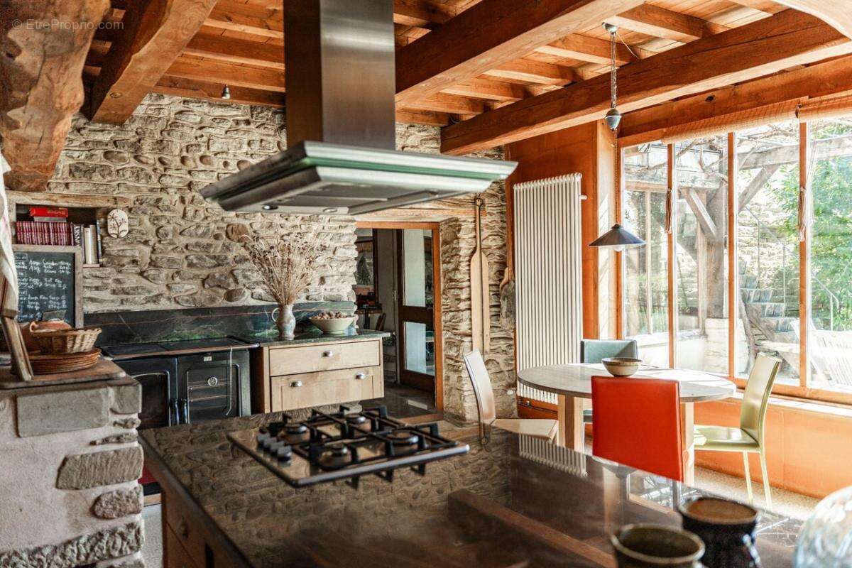 Maison à CHARMES-SUR-L'HERBASSE