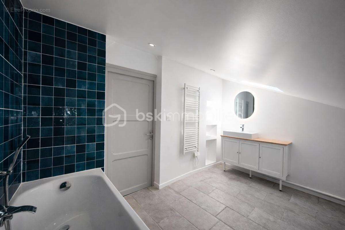 Maison de caractère rénovée — Au cœur d'un des plus beaux villages de France — Jardin plein sud, stationnement privatif - photo 17